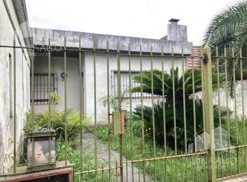 Casa · 90m² · 3 Ambientes · 1 Cochera · Venta Casa a Reciclar Ituzaingo Norte