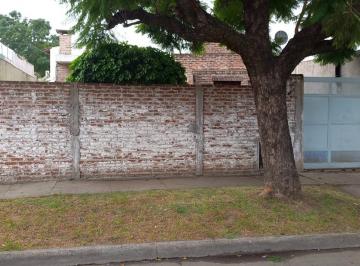 Terreno de 2 ambientes, General San Martín · Oportunidad - Dos Lotes Contiguos de 300 m² Cada Uno con Vivienda
