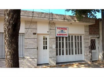 Casa · 126m² · 4 Ambientes · 1 Cochera · Apto Crédito Casa Dos Dorm. con Cochera