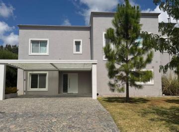 Casa de 5 ambientes, Tigre · Excelente Casa Al Agua en Exclusividad en Cabos del Lago