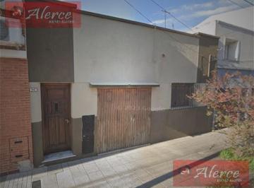 Casa · 150m² · 6 Ambientes · 1 Cochera · Dos Amplios Deptos de 3 Amb. Sobre un Mismo Lote. Nuevo Precio
