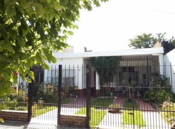 Casa · 190m² · 4 Ambientes · 1 Cochera · Casa en Venta en Moron Sur
