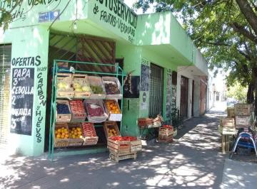 Local comercial · 180m² · Locales - en Esquina - Banfield - Oeste, Gran Bs. As. Sur