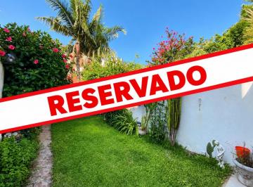 Casa · 252ha · 4 Ambientes · 2 Cocheras · Impecable Triplex 4 Amb. C/ Cochera Jardín, Quincho y Terraza
