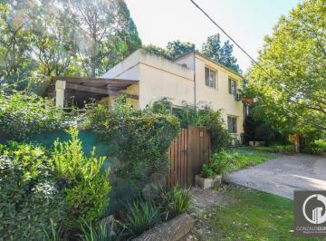 Casa · 300m² · 6 Ambientes · 1 Cochera · Casa de 4 Dorm. en Venta - Linda con Jcr - Fisherton