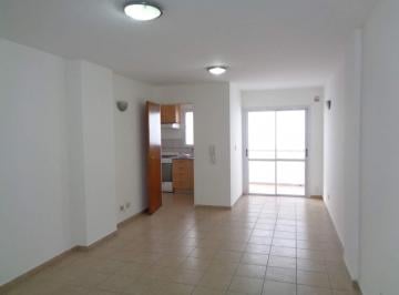 Foto · Centro - Depto. de Categoría de 2 Dorm., Amplio y Luminoso con Balcón y Terraza con Tendederos