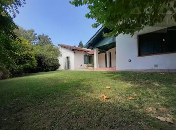 Casa de 6 ambientes, Almirante Brown · Chalet Ingles Sobre Pres. Arturo Illía, a 100 de Importante Av - R. Calzada