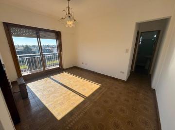 Departamento · 45m² · 2 Ambientes · Dpto 2 Ambientes Sobre Av Rivadavia. Excelente Ubicación