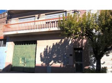 Casa · 220m² · 6 Ambientes · Casa 3 Dorm. con Galpon