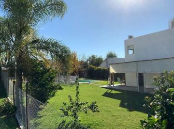 Casa · 115m² · 4 Ambientes · 2 Cocheras · Casa Quinta