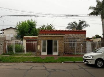Casa · 154m² · 5 Ambientes · 2 Cocheras · Venta Casa 2 Dorm. Gran Patio Verde en Granadero Baigorria (Excelente Ubicación)