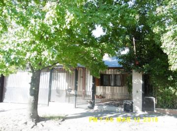Casa de 3 ambientes, Almirante Brown · Venta de Hermosa Casa en Longchamps Centrico.3dorm/2 Cocheras + Fdo y Pque