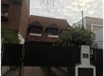 Casa · 170m² · 4 Ambientes · 2 Cocheras · Duplex 3 Pl C/av C/exc Fdo Libre Coch Imp