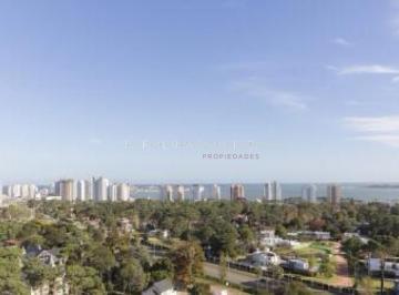 Foto1 · Hermoso Apartamento en Venta en Piso Alto en Torre Yoo, Punta del Este.