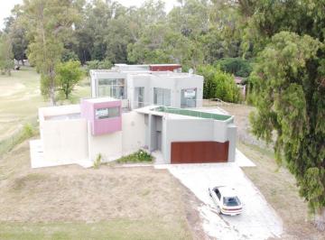 Casa · 400m² · 7 Ambientes · 1 Cochera · Casa con Vista Al Río en Primera Linea, Barrio Semi Privado