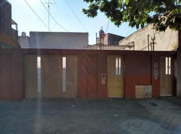 Casa · 55m² · 2 Ambientes · 1 Cochera · Casa 1 Dormitorio con Patio y Cochera