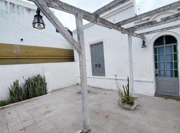 Casa · 55m² · 2 Ambientes · 1 Cochera · Casa 1 Dormitorio con Patio y Cochera