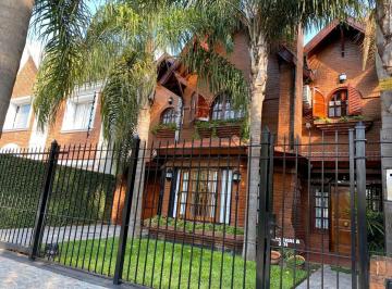 Casa · 200m² · 5 Ambientes · 1 Cochera · Casa - Castelar Norte