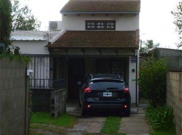 Casa · 114m² · 3 Dormitorios · 1 Cochera · Dean Funes 400