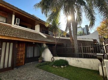 Casa · 130m² · 5 Ambientes · 3 Cocheras · Chalet de 5 Ambientes con Cochera Para 2 Autos! Haedo Centro