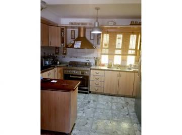 Casa · 180m² · 4 Ambientes · 4 Cocheras · Excelente Casa en 2 Plantas 180 m² Cub Sobre Lote 8,66 X 35