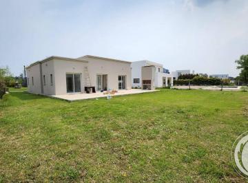 Casa de 4 ambientes, Escobar · Bustamante. Prop El Canton Norte 9888 Casa Venta Escobar