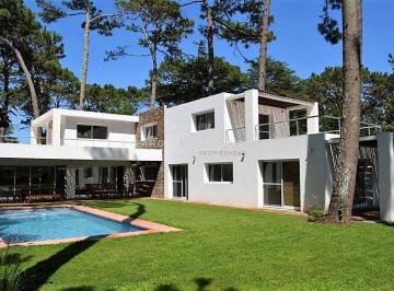 Foto1 · Casa en Venta de 4 Dorm. a Pasos de La Playa Mansa, Punta del Este.