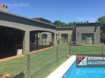 Casa · 275m² · 5 Ambientes · 4 Cocheras · Mosquera y Gallastegui - Casa en San Isidro Labrador.
