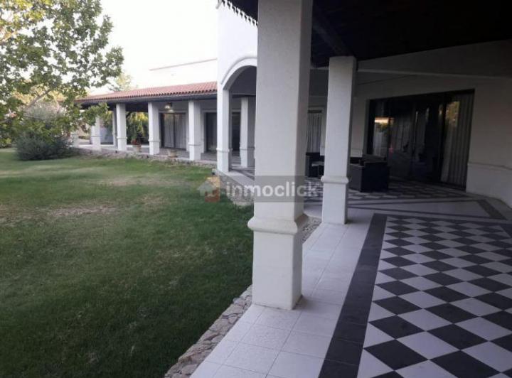 Casa · 550m² · 5 Ambientes · 1 Cochera