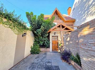 Casa · 125m² · 4 Ambientes · 2 Cocheras · Triplex en Venta en Ramos Mejía