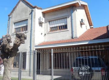 Casa · 205m² · 5 Ambientes · 2 Cocheras · Casa 5 Ambientes en Barrio Los Cedros - Quilmes Oeste