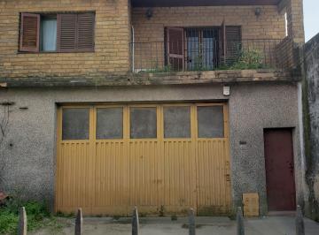 frente · Importante Galpón con Vivienda en Planta Alta