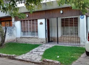 Casa · 70m² · 3 Ambientes · 1 Cochera · Casa en Venta en Moreno Centro