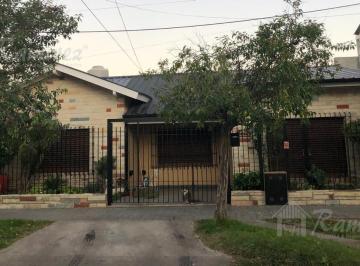Casa · 110m² · Chalet en PH 4 Ambientes en Venta, Permuta - Ituzaingó Norte