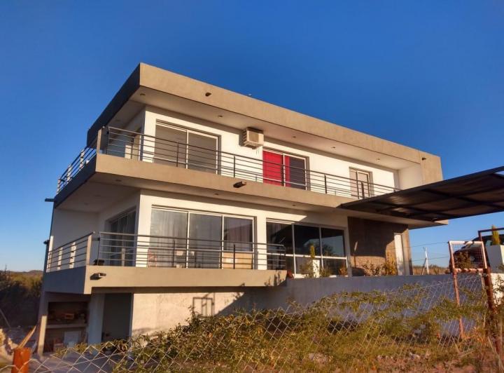 Casa · 275m² · 4 Ambientes · 2 Cocheras