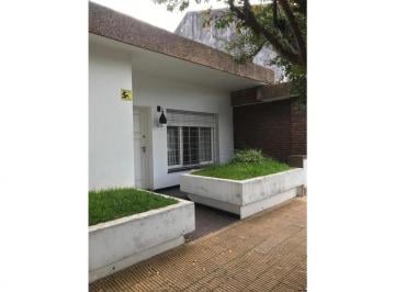 Casa · 100m² · 3 Ambientes · 1 Cochera · PH Al Frente con Garage y Gran Patio