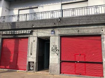 Local comercial · 1m² · 4 Ambientes · Excelente Propiedad Sobre Lote de 8,66 X 50 M! Sobre Av