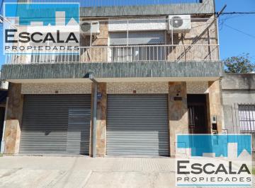 Casa · 194m² · 3 Dormitorios · Casa de 3 Dorm. con Salon en Planta Baja y Cochera