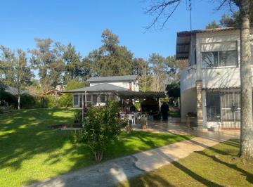 Casa · 240m² · 8 Ambientes · 1 Cochera · Casa - Villa La Ñata