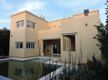 Casa · 184m² · 4 Ambientes · 2 Cocheras · Casa en Venta de Cuatro Ambientes con Piscina en Altos de Hudson II, Hudson, Berazategui