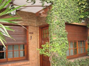 Casa · 190m² · 5 Ambientes · 2 Cocheras · Chalet