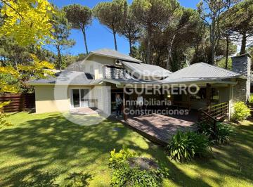 Casa · 223m² · 4 Dormitorios · Casa - Carilo