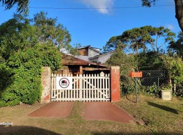 Casa Venta 450m² de 3 ambientes · Casa Amplia, Zona Centro, Todos Los Servicios, Exelente Estado!