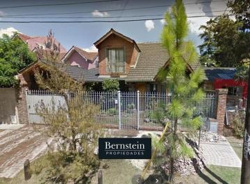 Casa · 158m² · 4 Ambientes · 2 Cocheras · Casa en Venta: 5 Ambientes: Udaondo