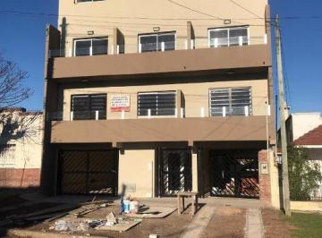 Casa · 60m² · 3 Ambientes · 1 Cochera · Duplex en Venta en Bernal Oeste