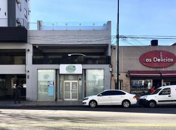 Local comercial , Caballito · Local 8.30 (Frente) X 23.50 (Profundidad) con Patio y 4 Baños