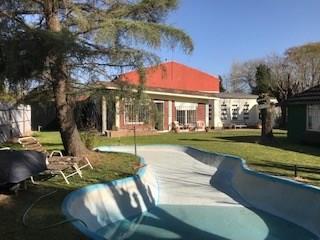 Casa · 168m² · 3 Ambientes · 3 Cocheras · Casa en Venta Ubicado en Pilar Centro, Pilar y Alrededores