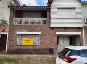 Casa · 170m² · 4 Ambientes · 1 Cochera · C/ Est y Av Chal 2 Pl. 3 Dor Fdo Pil Gge
