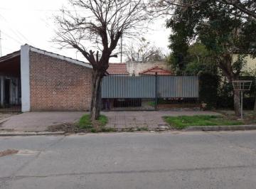 Casa de 3 ambientes, Esteban Echeverría · Casa 3 Ambientes a La Venta Apta Crédito en Barrio Residencial de Monte Grande