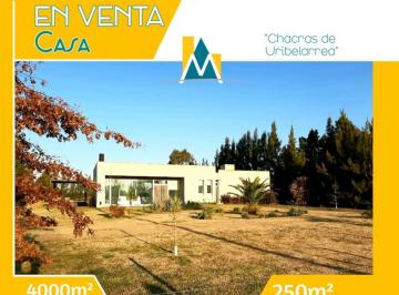 Casa · 250m² · 3 Ambientes · Importante Casa con Pileta y Linda Parquización